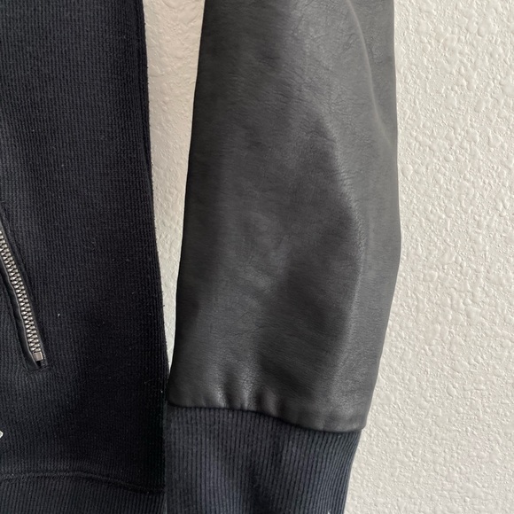 Volcom Jacket - Picture 6 of 6